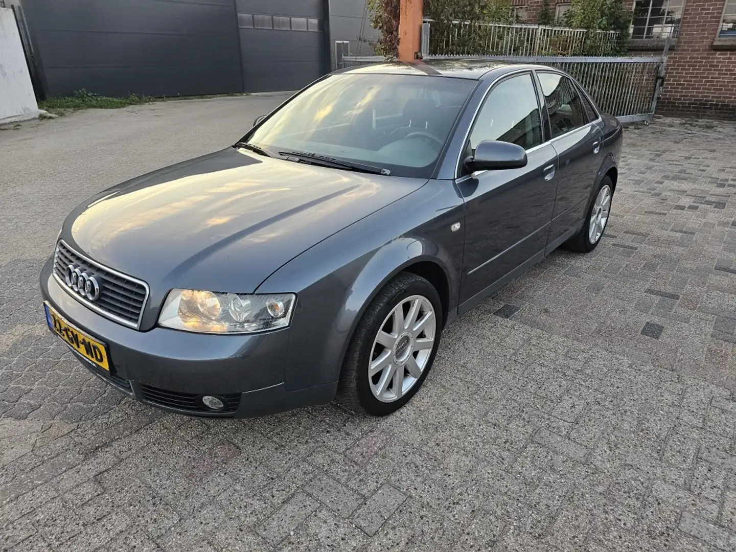 Audi A4 Limousine 2.0 Grijs - 1