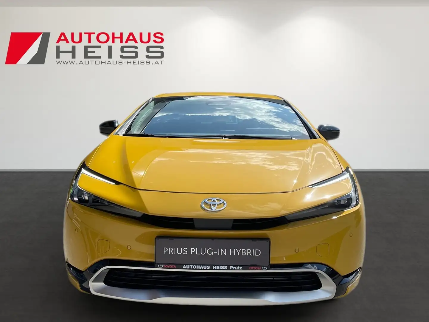 Toyota Prius Plug-in Hybrid Executive Gelb - 2