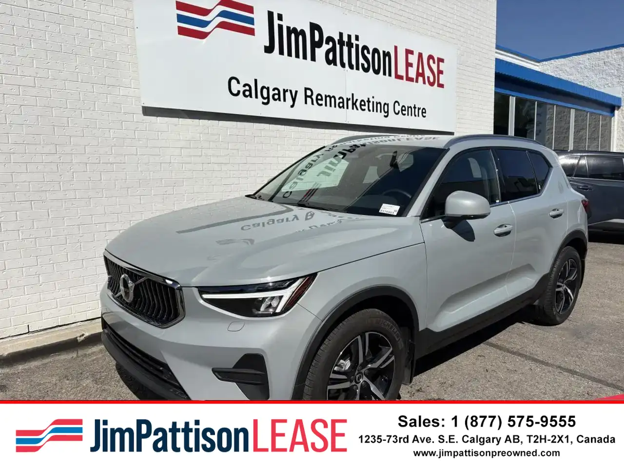 2025 Volvo XC40 B5 AWD Core Bright Theme