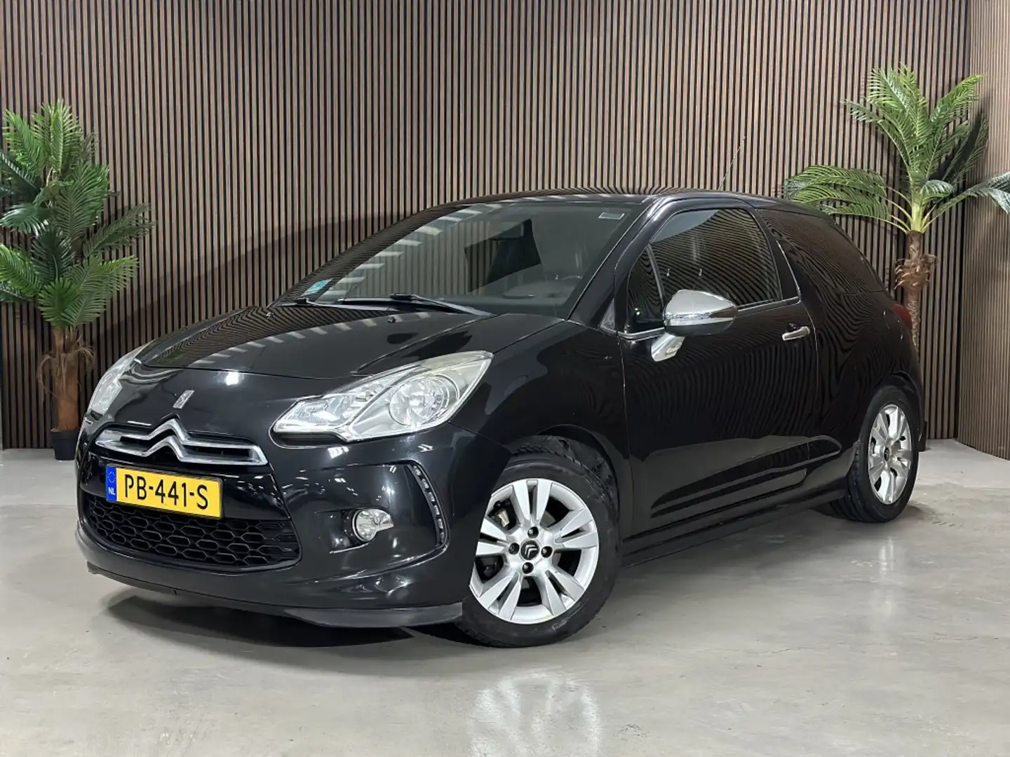 Citroen DS3 1.4 Chic Zwart - 1