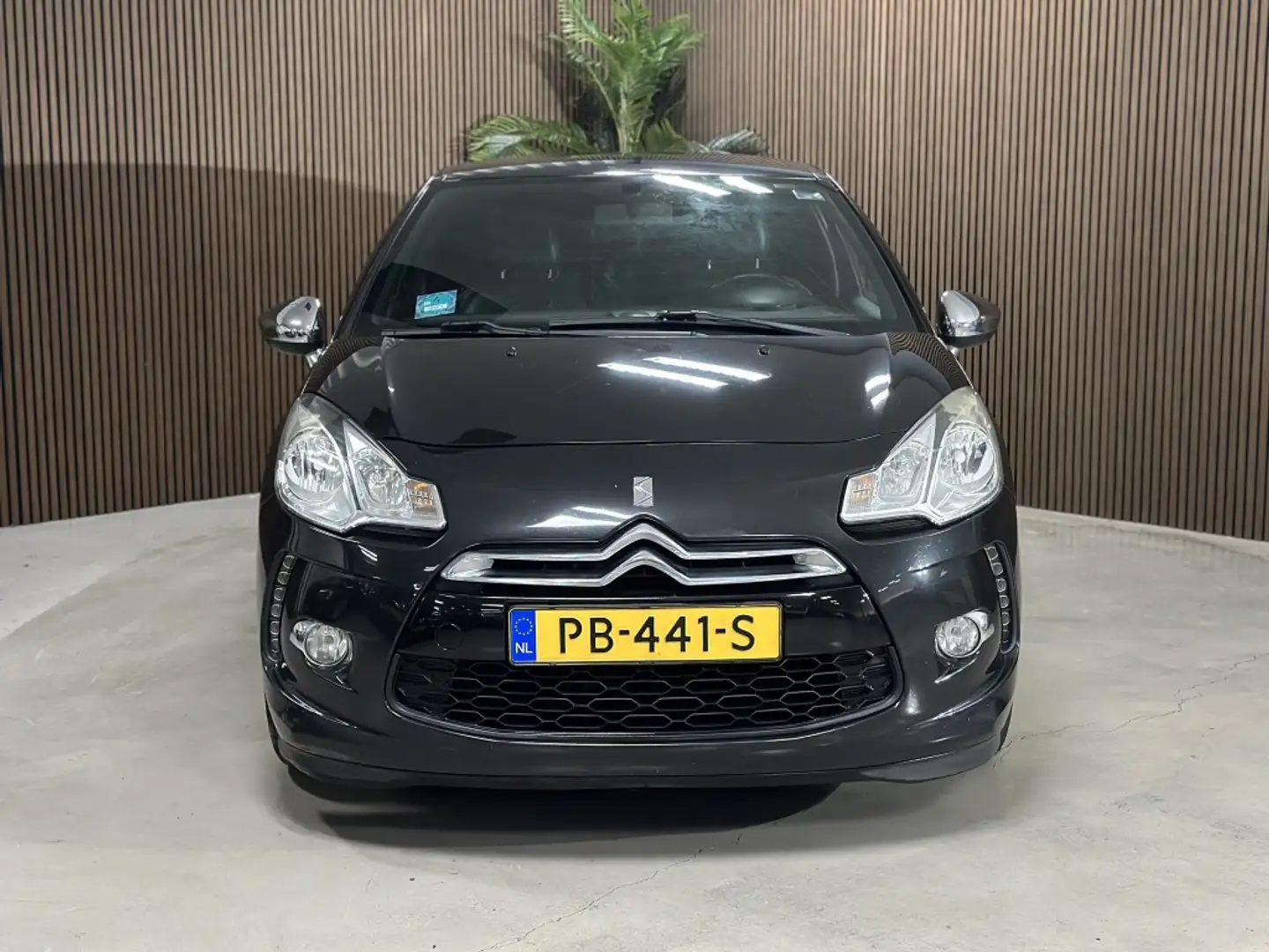 Citroen DS3 1.4 Chic Zwart - 2