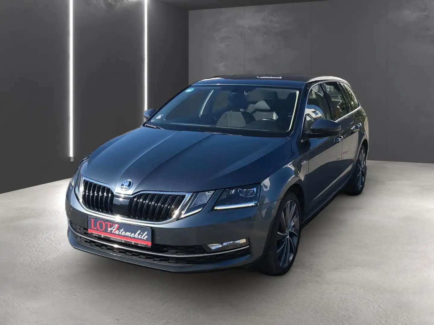 Skoda Octavia Combi L&K 4x4 Grau - 1