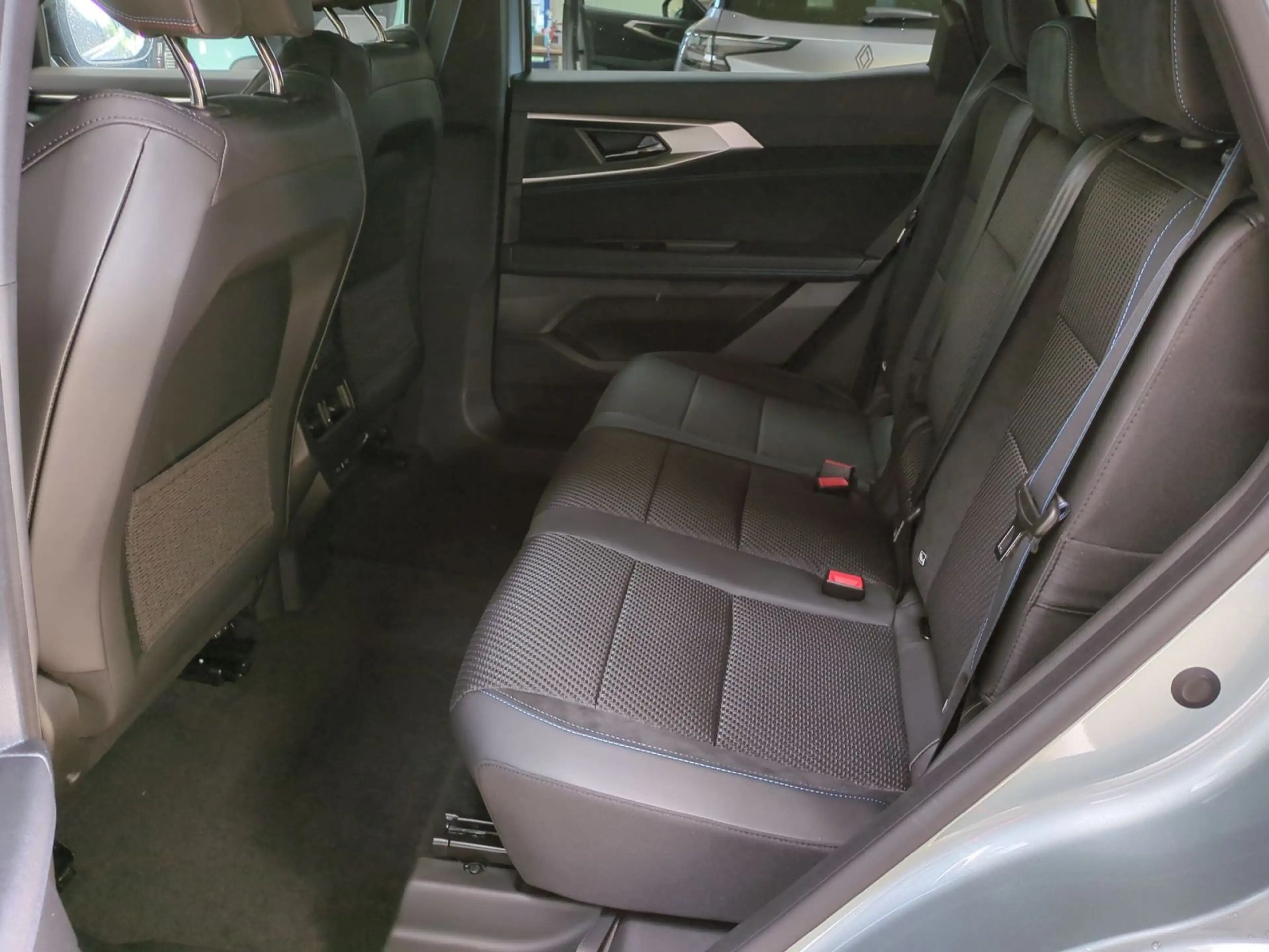 Renault Espace VI 1.2 E-TECH Hybr 200 Esprit Alp 7-Sitze — photo 13