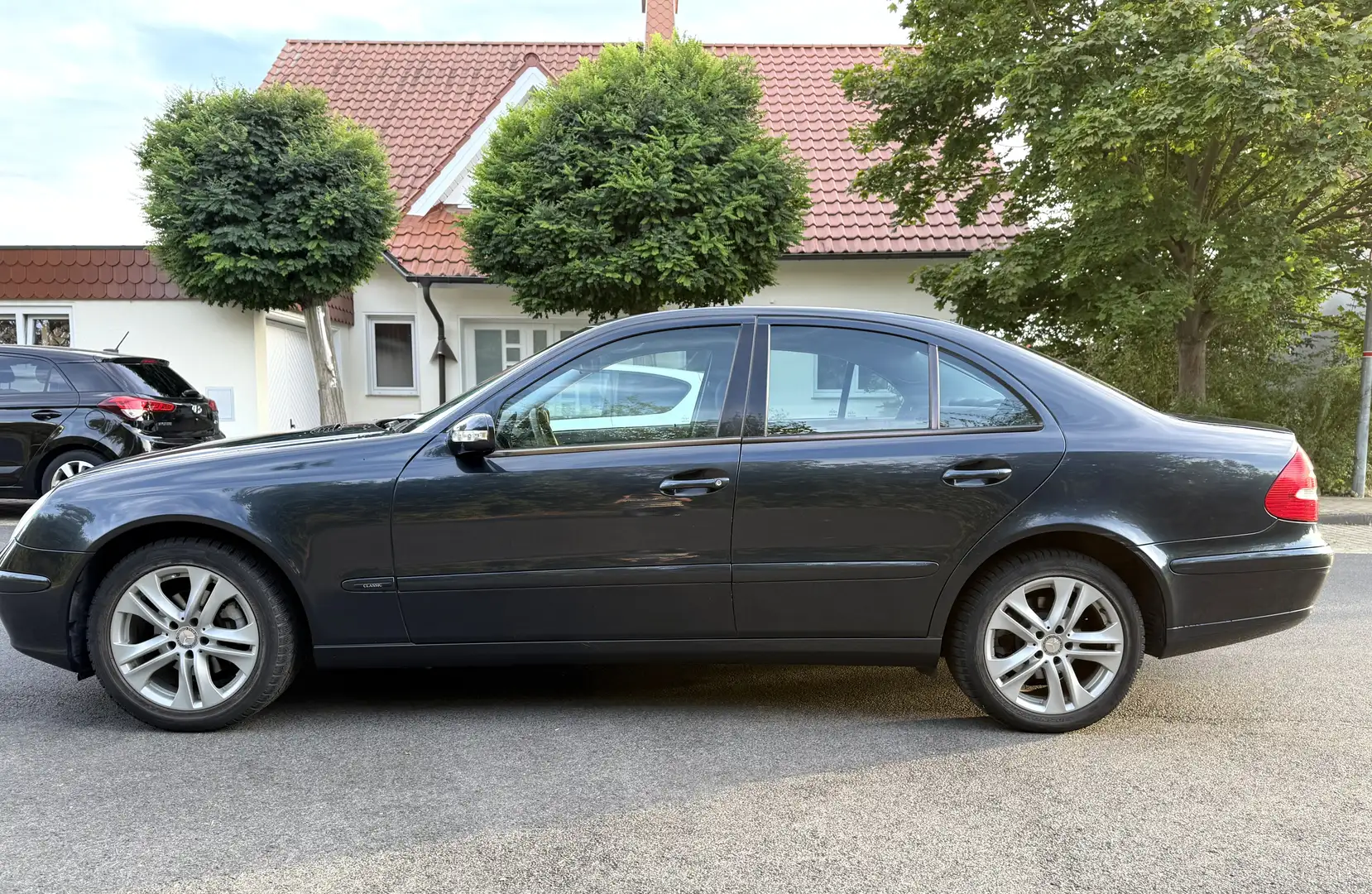 Mercedes-Benz E 240 6 Zylinder/Nur 126000km /Automatik - 2