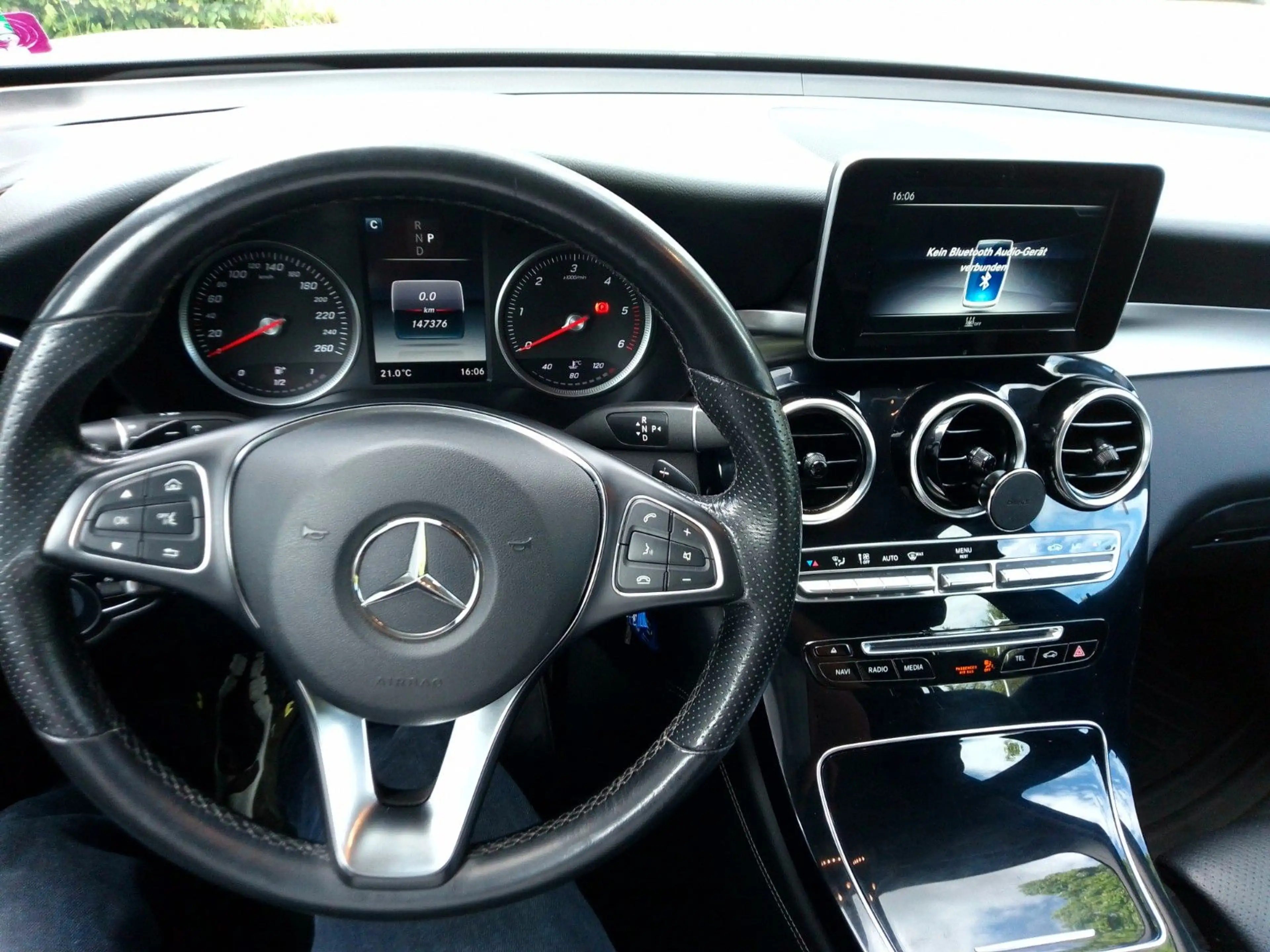 Mercedes-Benz GLC 220 d 4Matic — photo 8