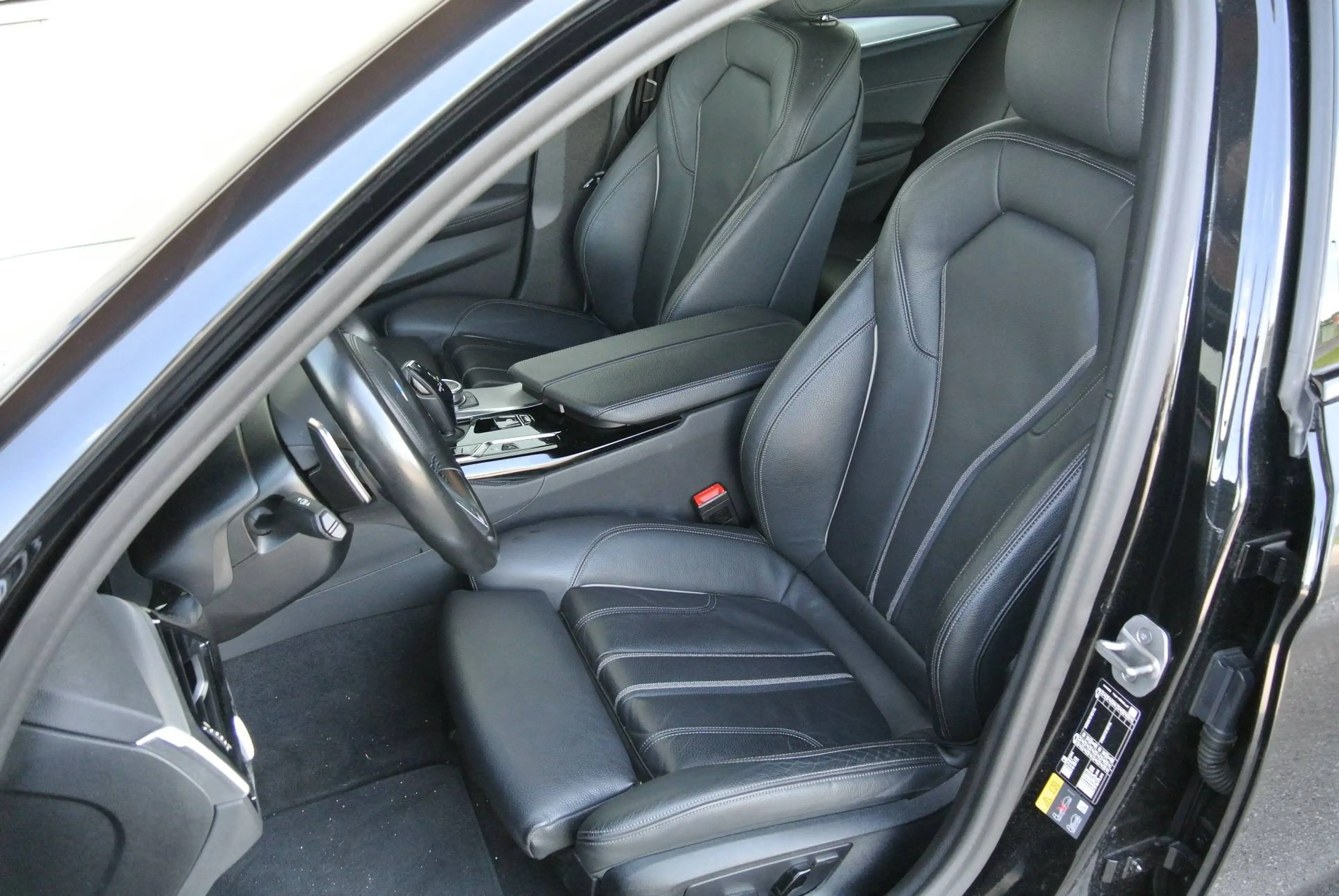 BMW 530 530e Aut. ** M Sportpaket** LEDER * HUD * LASER* — photo 10