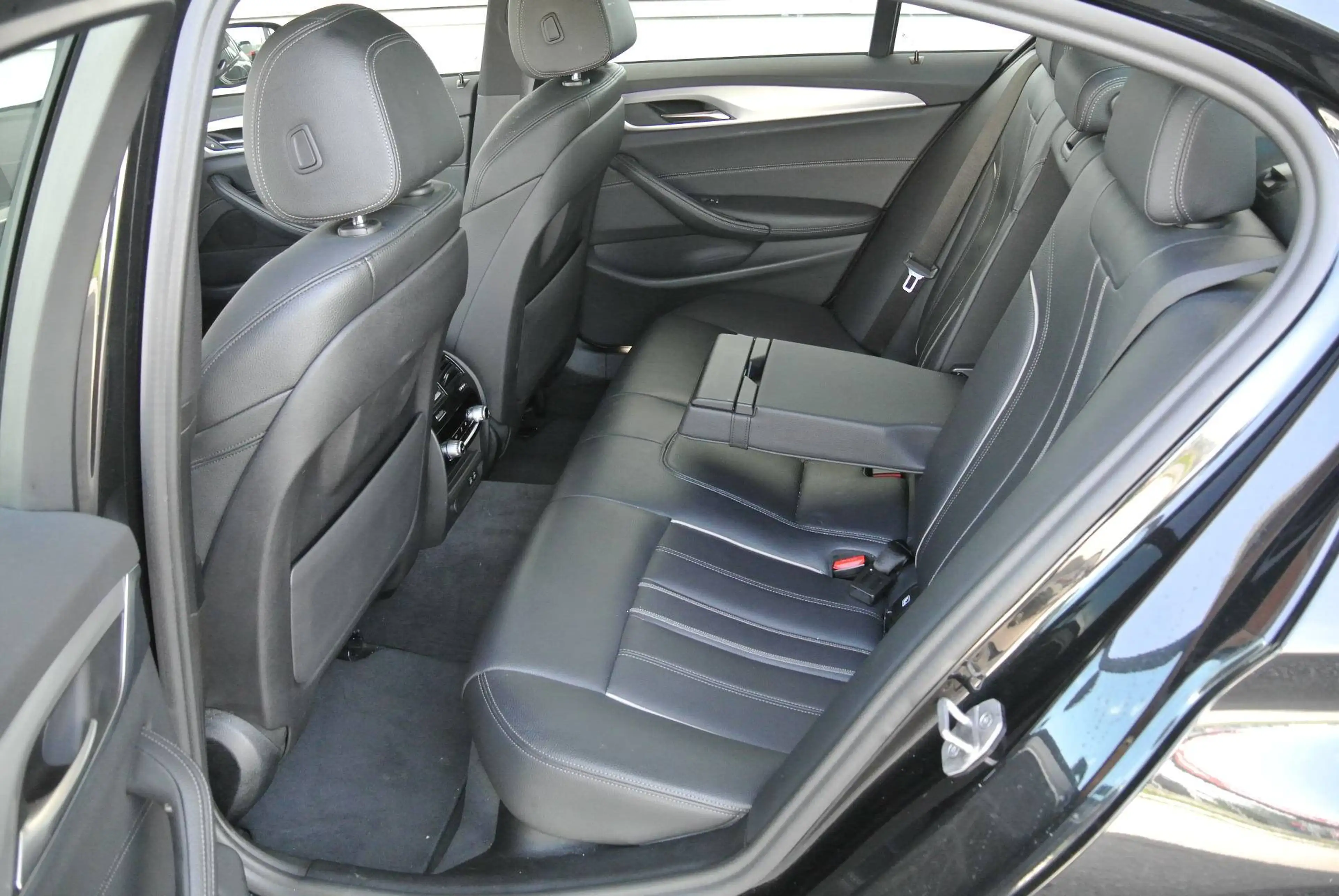 BMW 530 530e Aut. ** M Sportpaket** LEDER * HUD * LASER* — photo 11