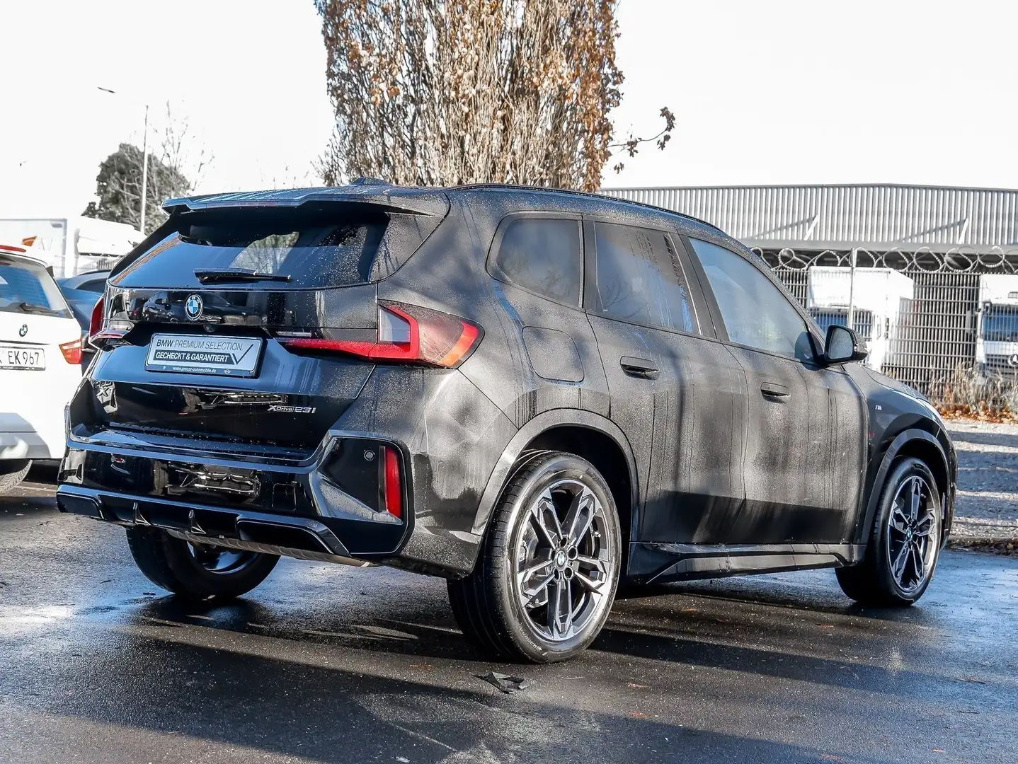 BMW X1 xDrive23i M Sport PANO ACC AHK RFK NAVI LED Schwarz - 2