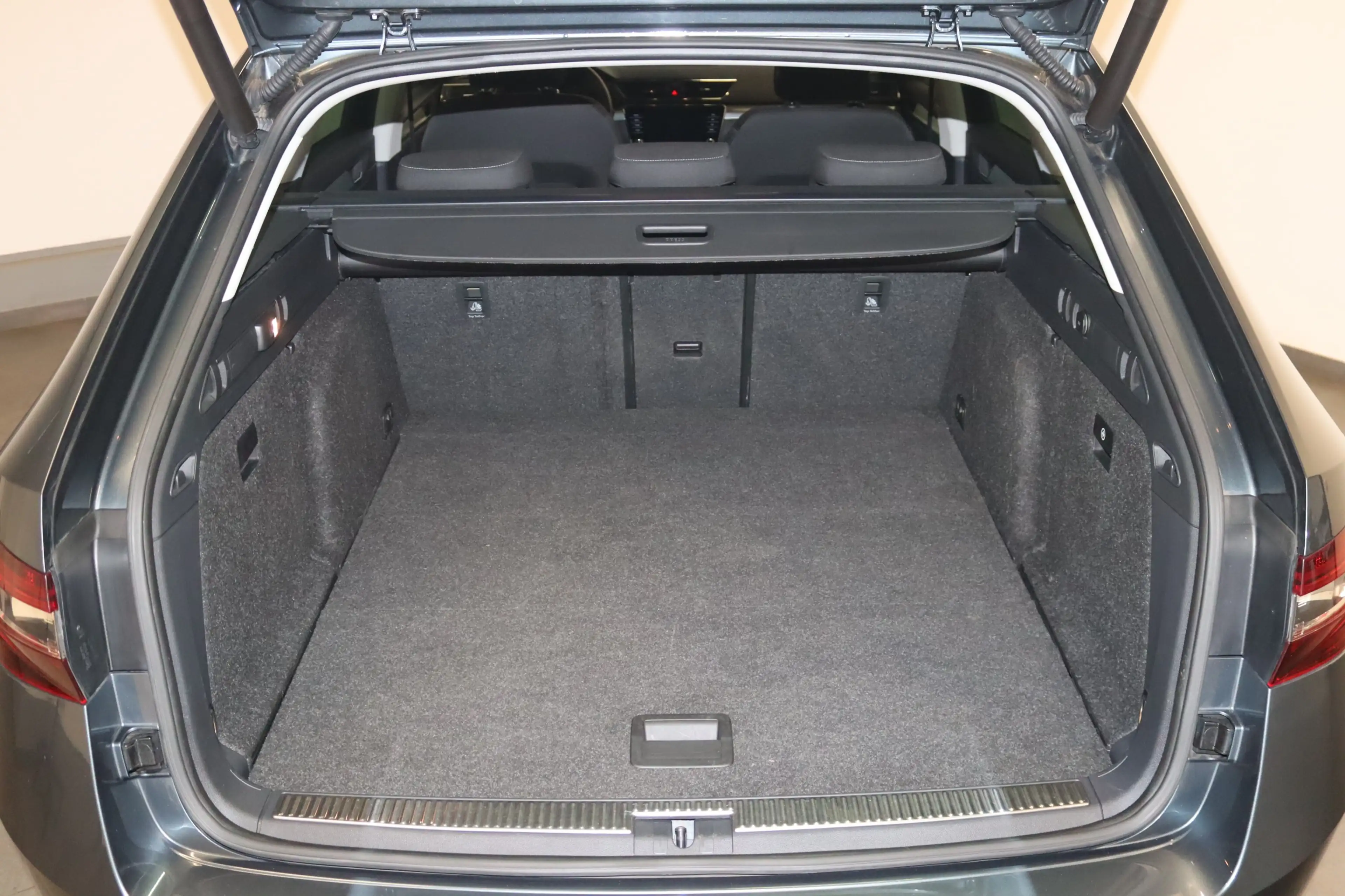 Skoda Superb Combi 2.0 TDI DSG Ambition-XENON-NAV-KAM- — photo 7