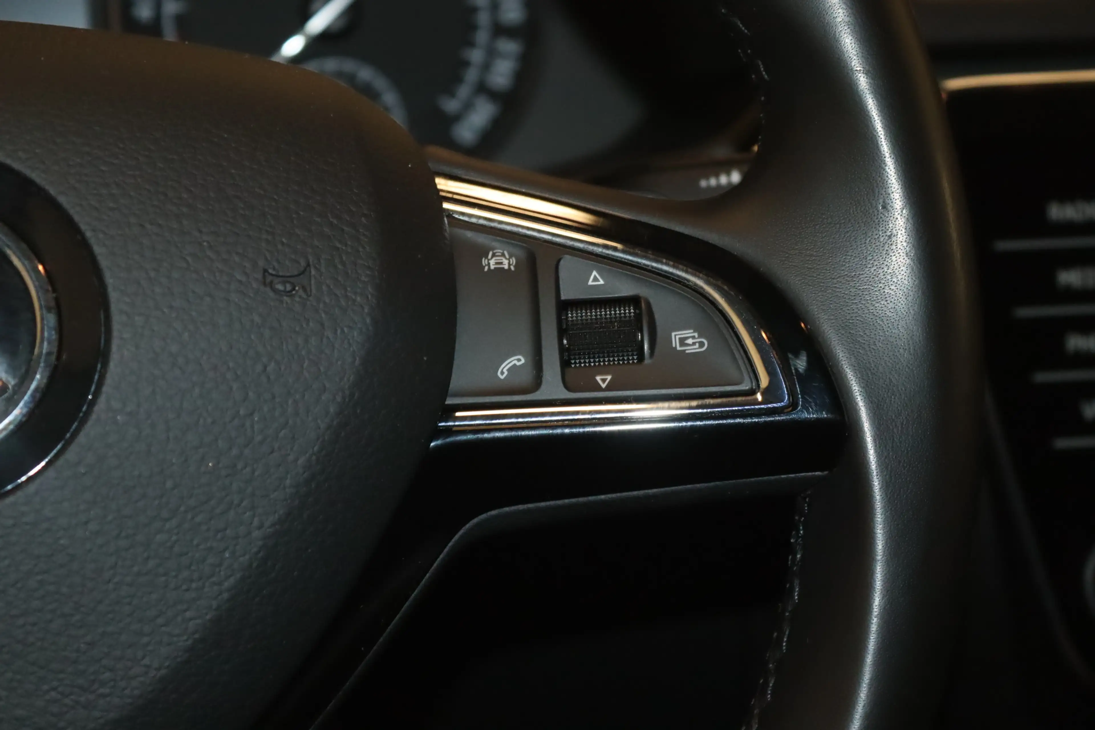 Skoda Superb Combi 2.0 TDI DSG Ambition-XENON-NAV-KAM- — photo 15