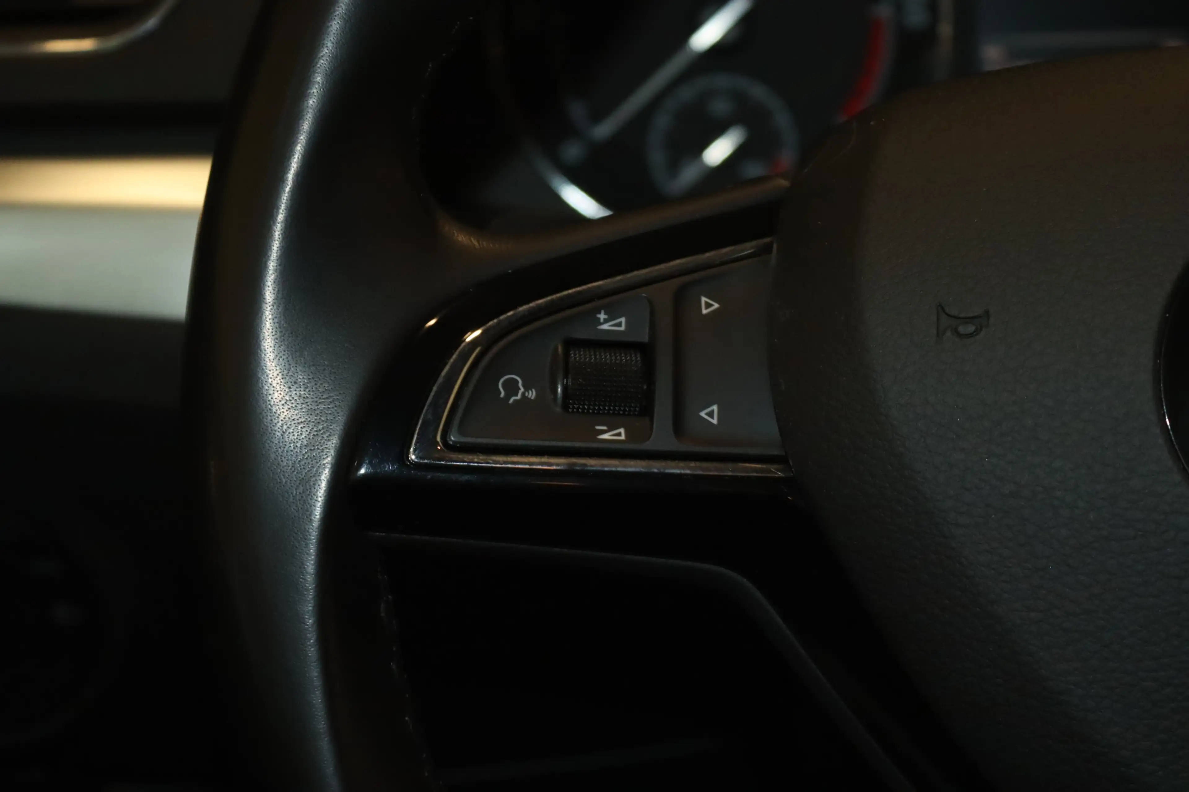 Skoda Superb Combi 2.0 TDI DSG Ambition-XENON-NAV-KAM- — photo 14