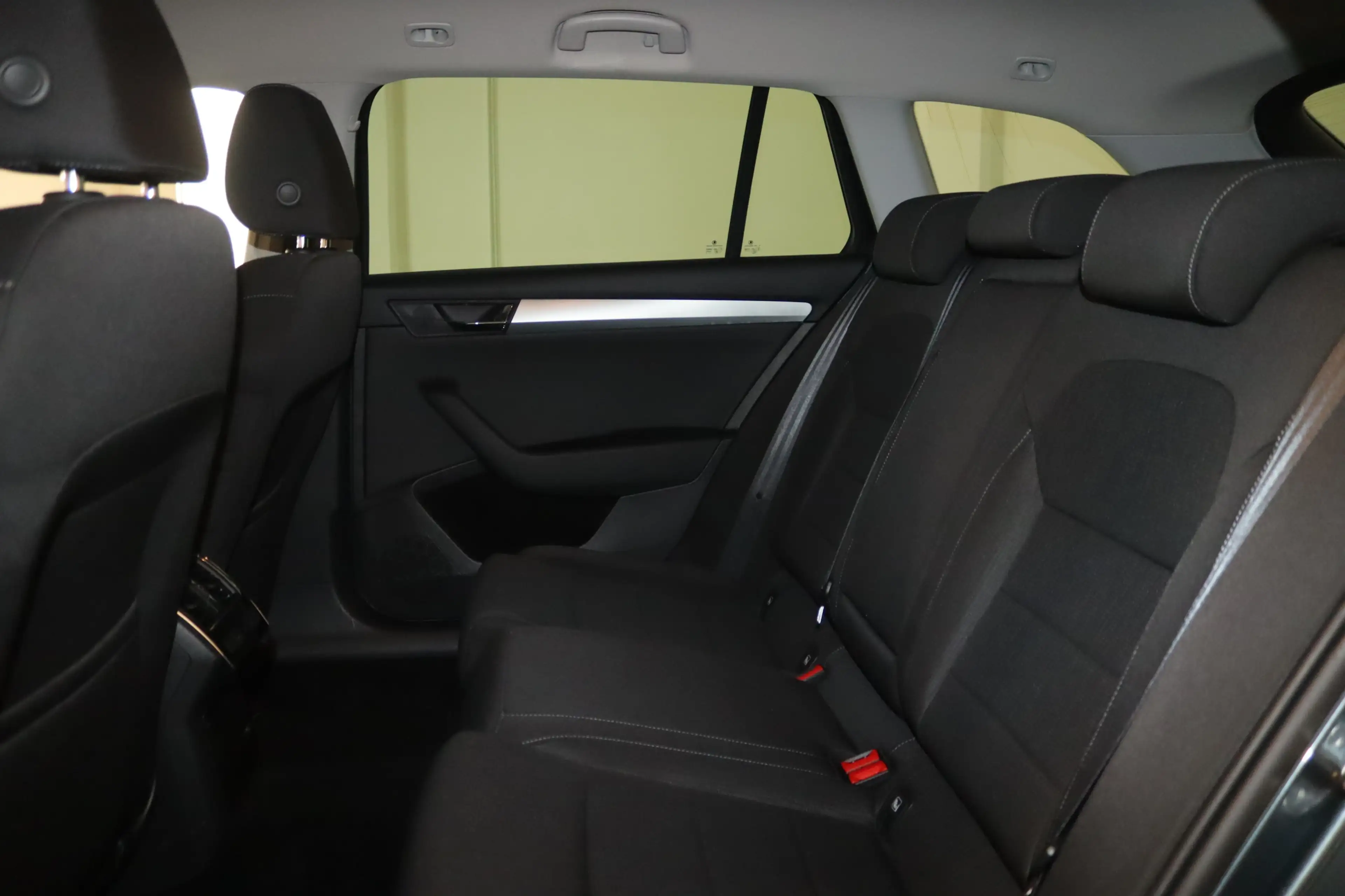 Skoda Superb Combi 2.0 TDI DSG Ambition-XENON-NAV-KAM- — photo 12