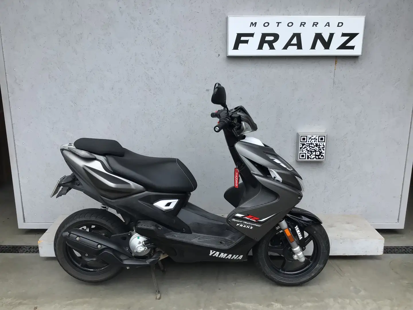 Yamaha Aerox R Gris - 1