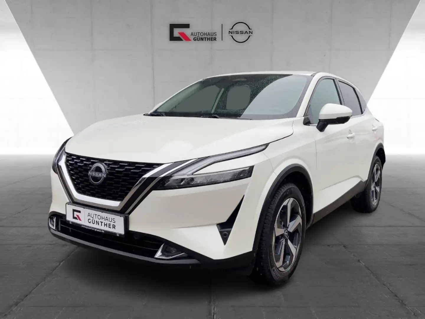 Nissan Qashqai N-CONNECTA 1.3 Xtronic Winter/ Tech/HUD Wit - 1