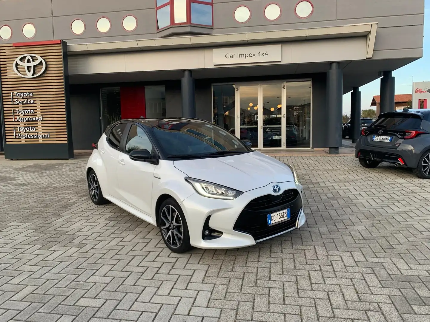 Toyota Yaris 1.5 Hybrid Style Blanc - 1