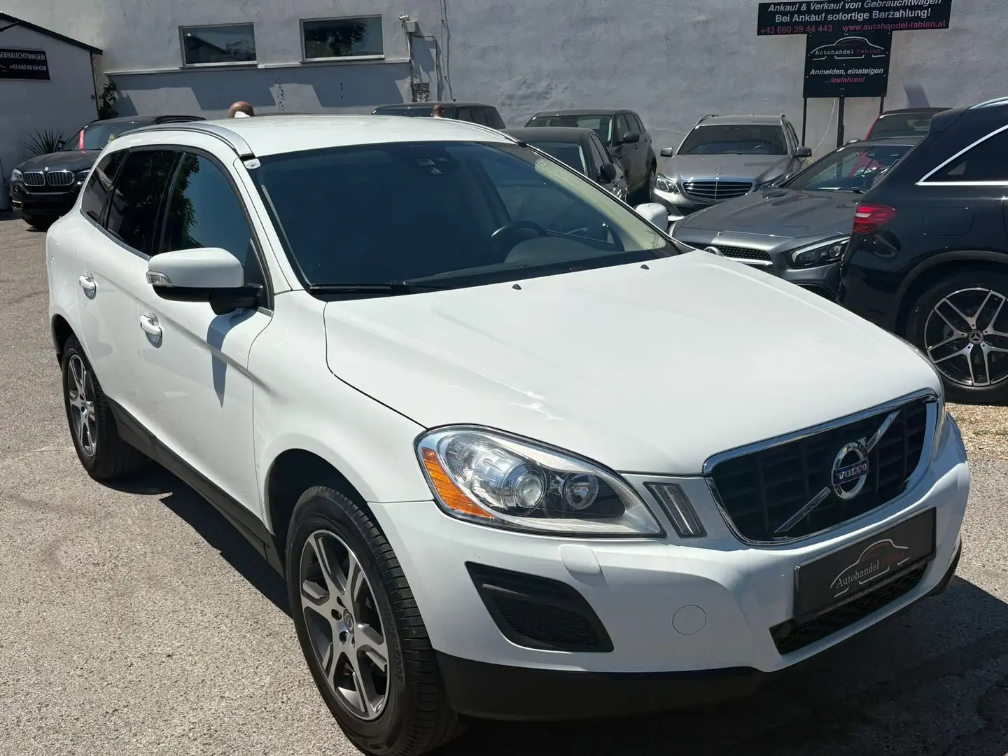 Volvo XC60 D5 AWD Summum Allrad Autom. KAMERA Sitzheiz Xenon Wit - 1