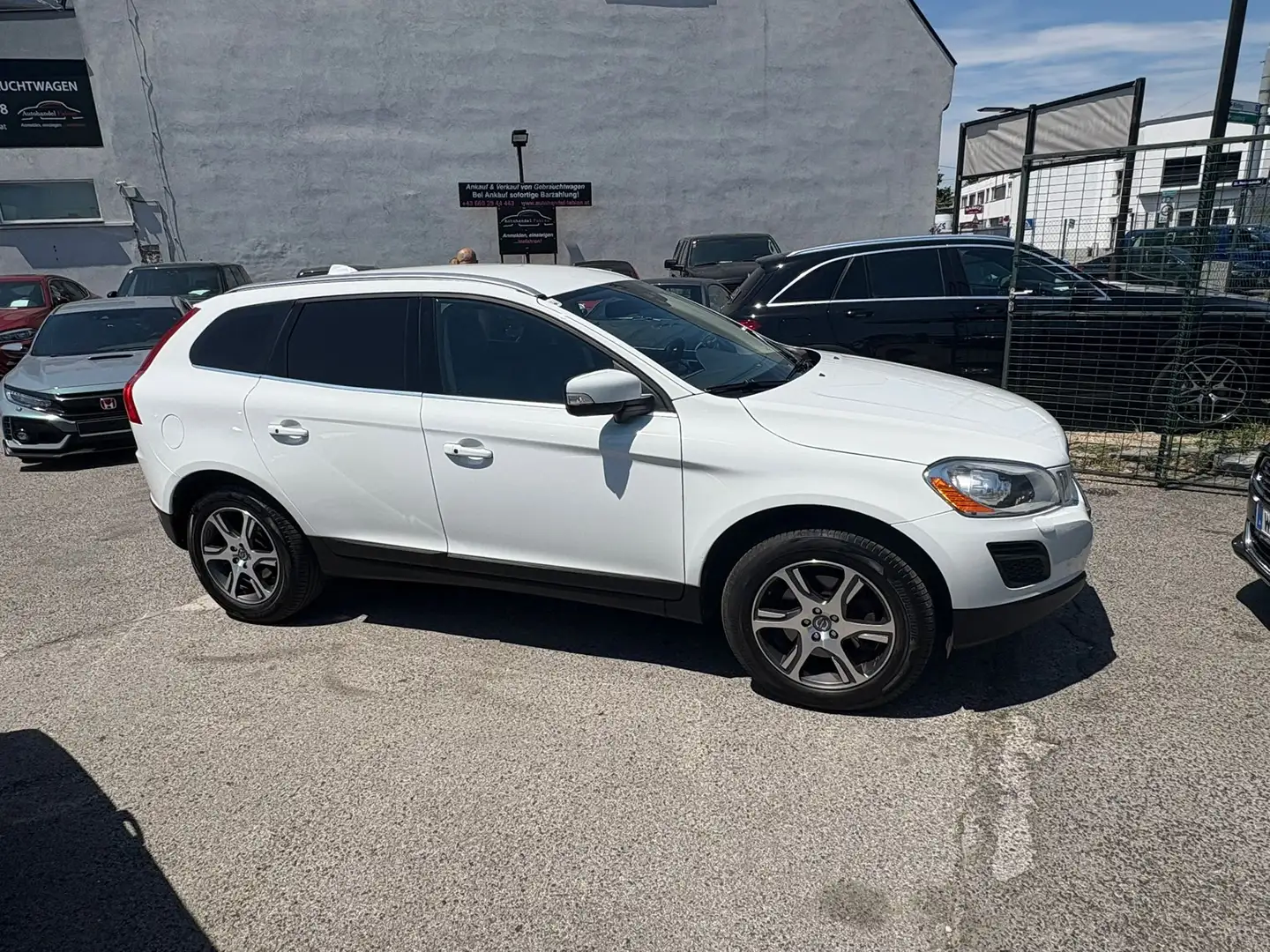 Volvo XC60 D5 AWD Summum Allrad Autom. KAMERA Sitzheiz Xenon Wit - 2