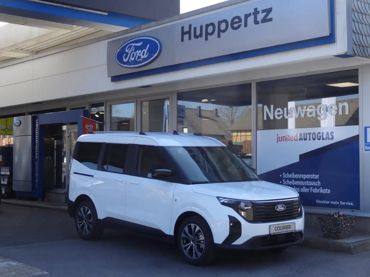 Ford Tourneo Courier Titanium behWSS SHZ 17" LMR AHK Blanco - 1