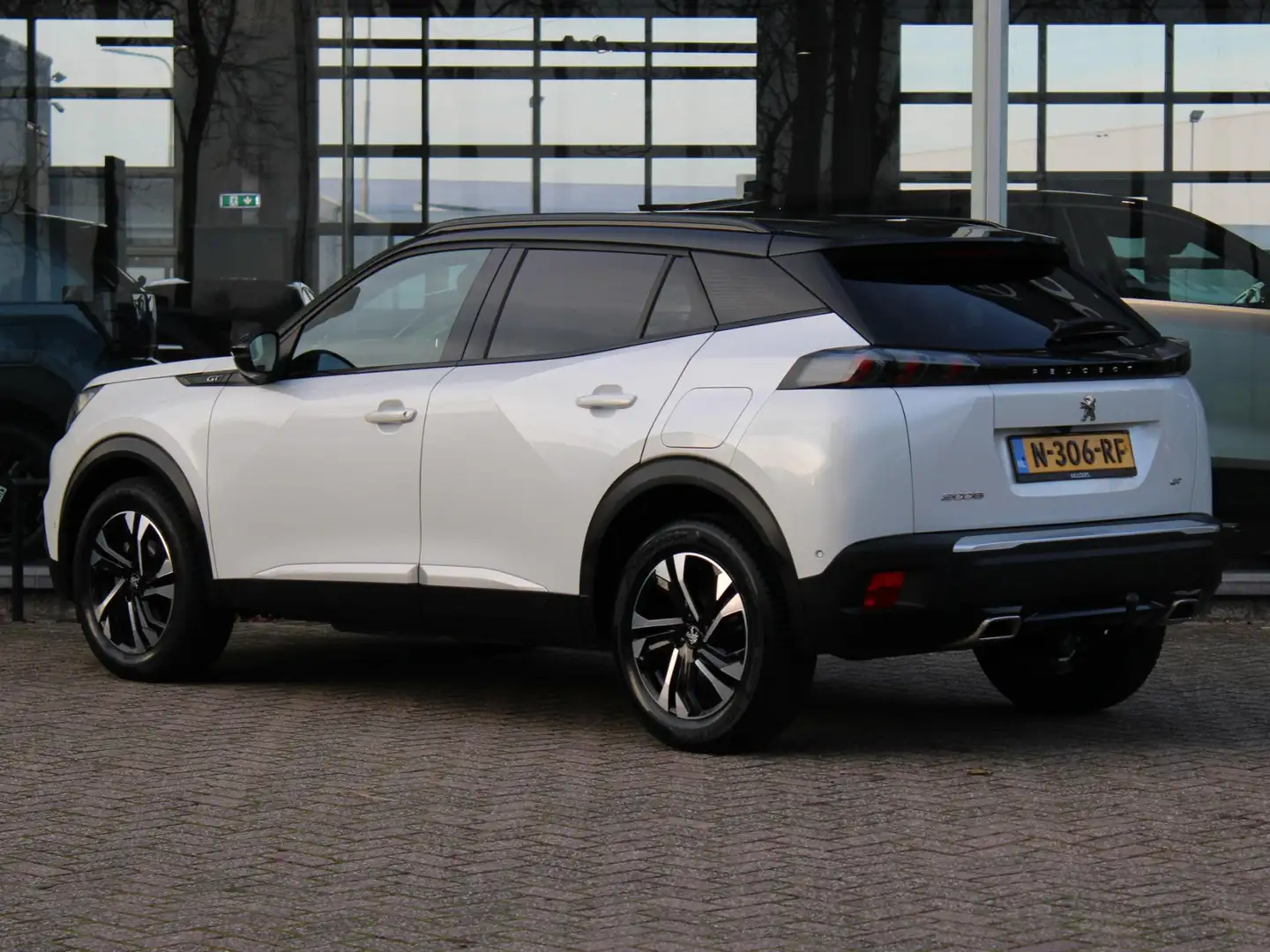 Peugeot 2008 1.2 PT GT Pack | Automaat | Camera / Trekhaak / Cl Blanco - 2
