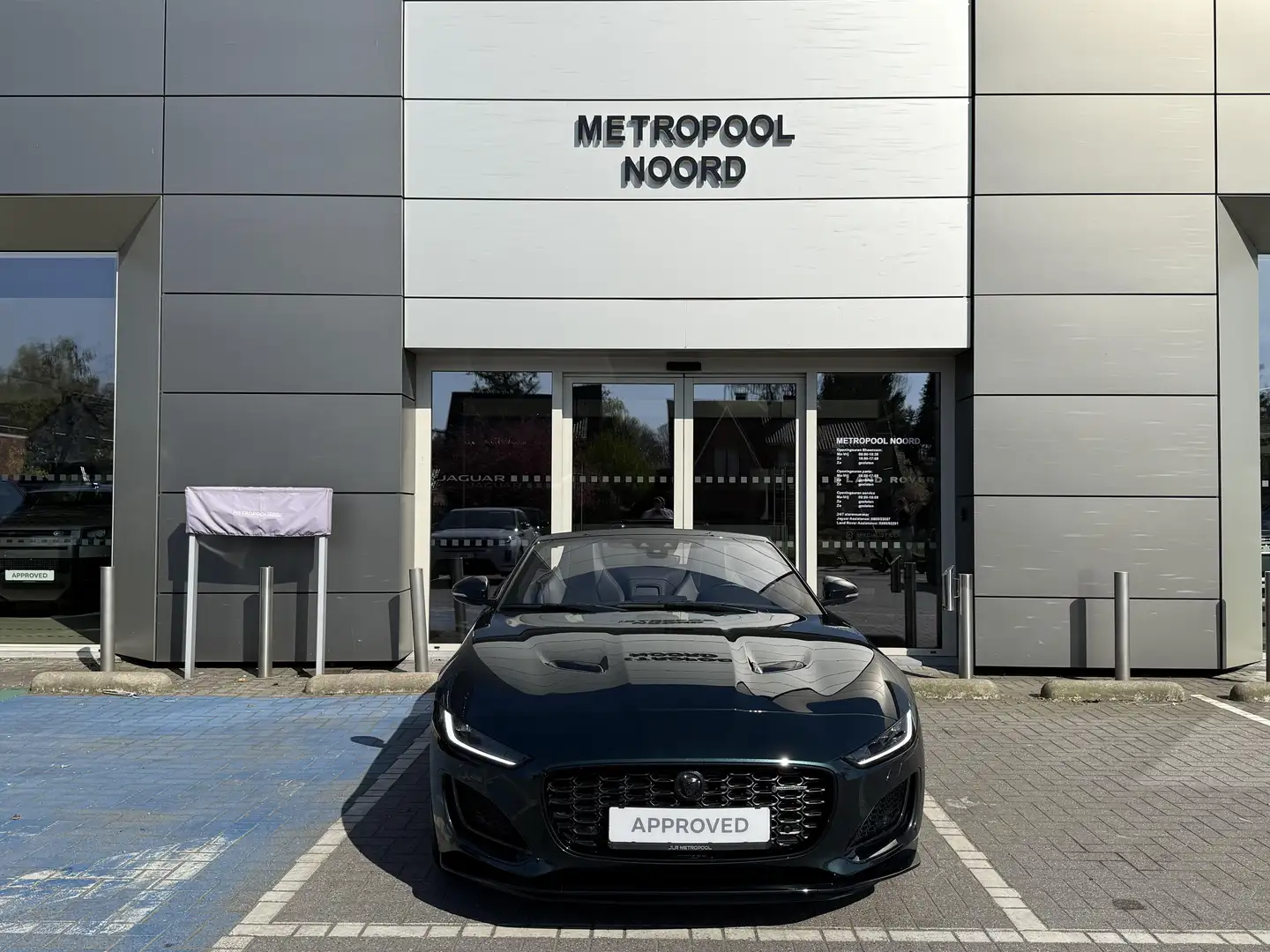 Jaguar F-Type P300 R-Dynamic Cabrio Groen - 2