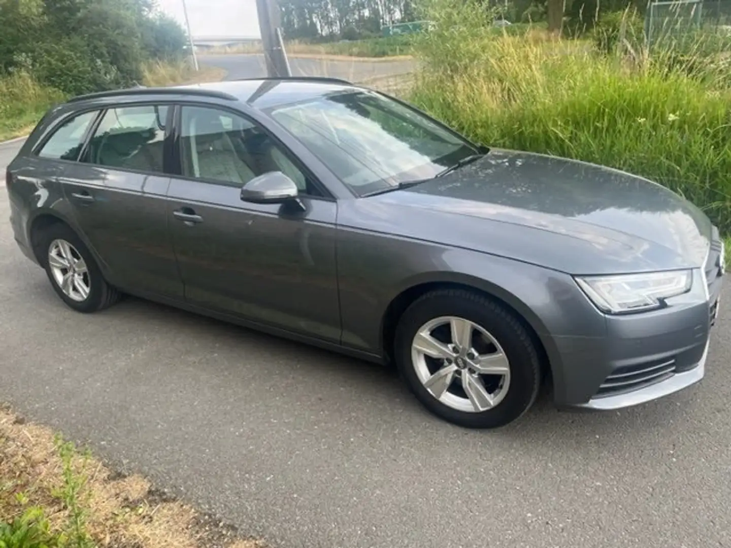 Audi A4 35 TDi Business Edition S tron.(EU6d-T.) Grijs - 1