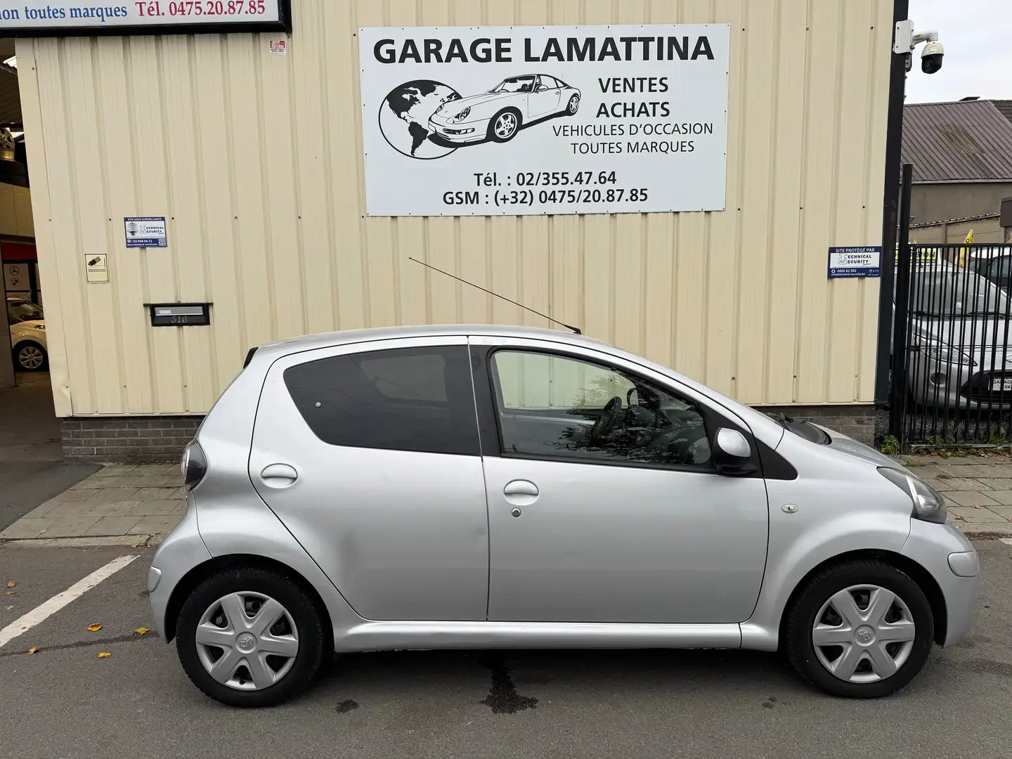 Toyota Aygo Aygo 1.0i AUTOMATIQUE !!!! Zilver - 1