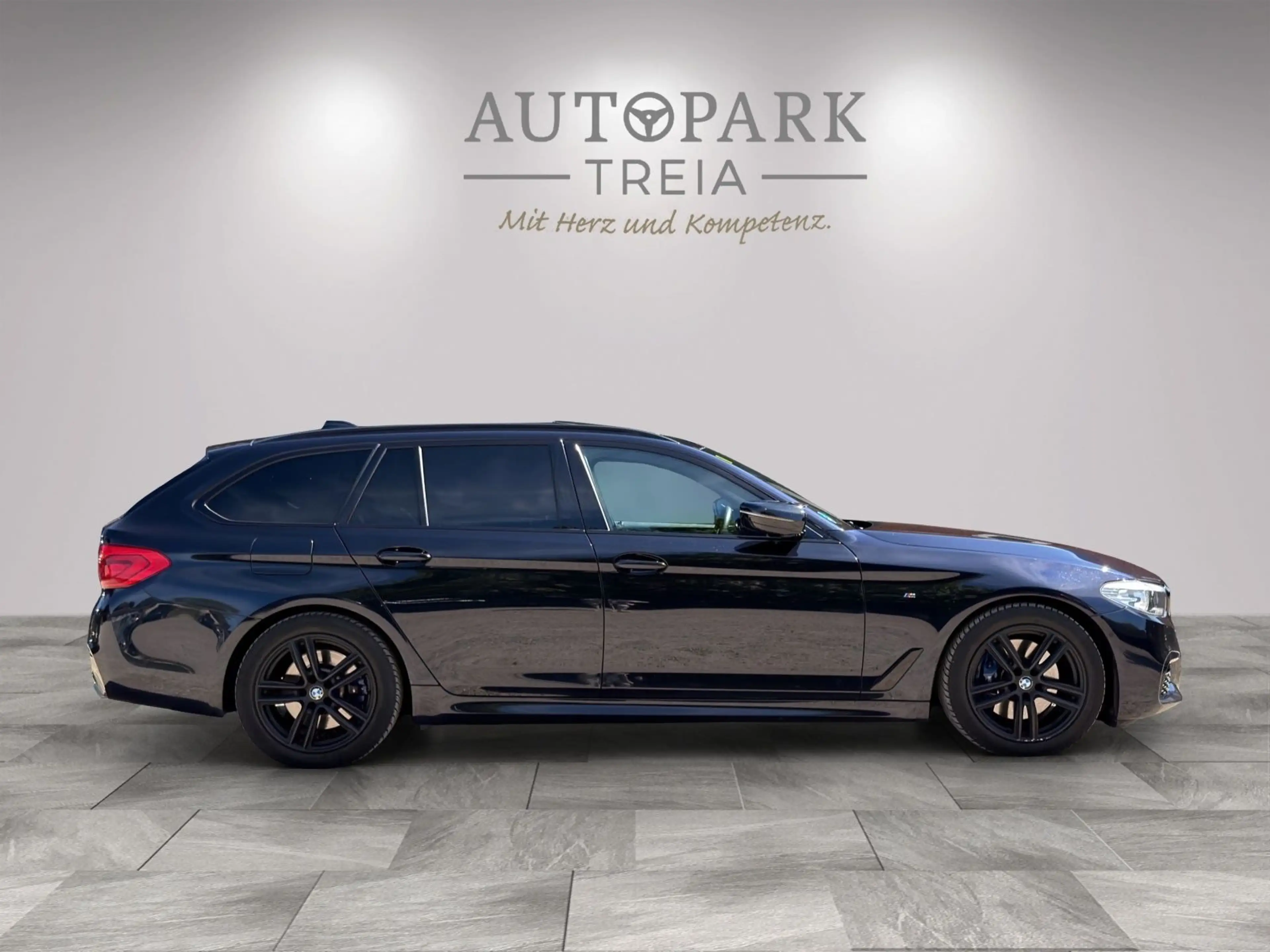 BMW 530 d M Sport ACC|PANO|AHK|HEAD-UP|LED|NAVI|SHZ — photo 15