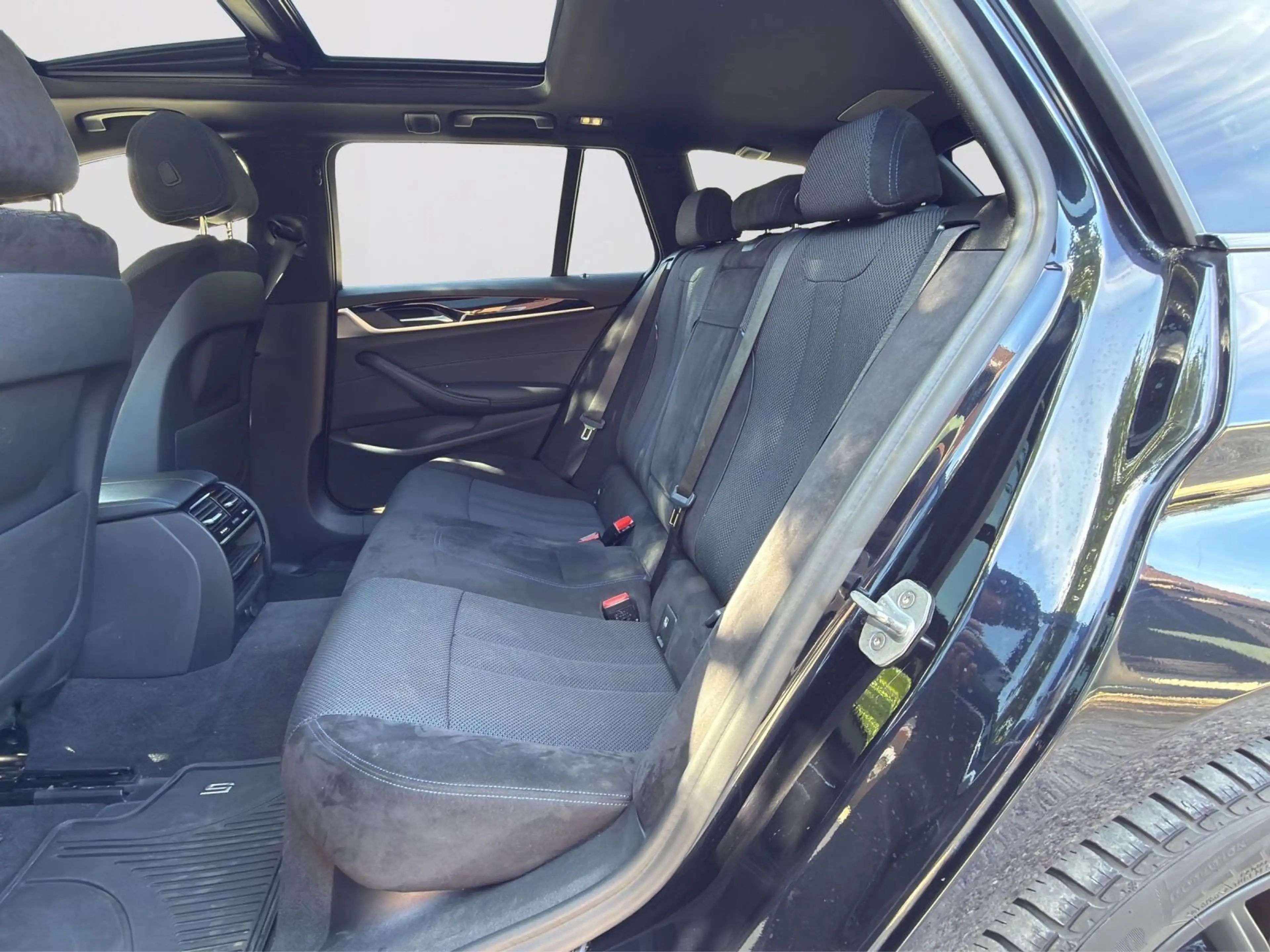 BMW 530 d M Sport ACC|PANO|AHK|HEAD-UP|LED|NAVI|SHZ — photo 12