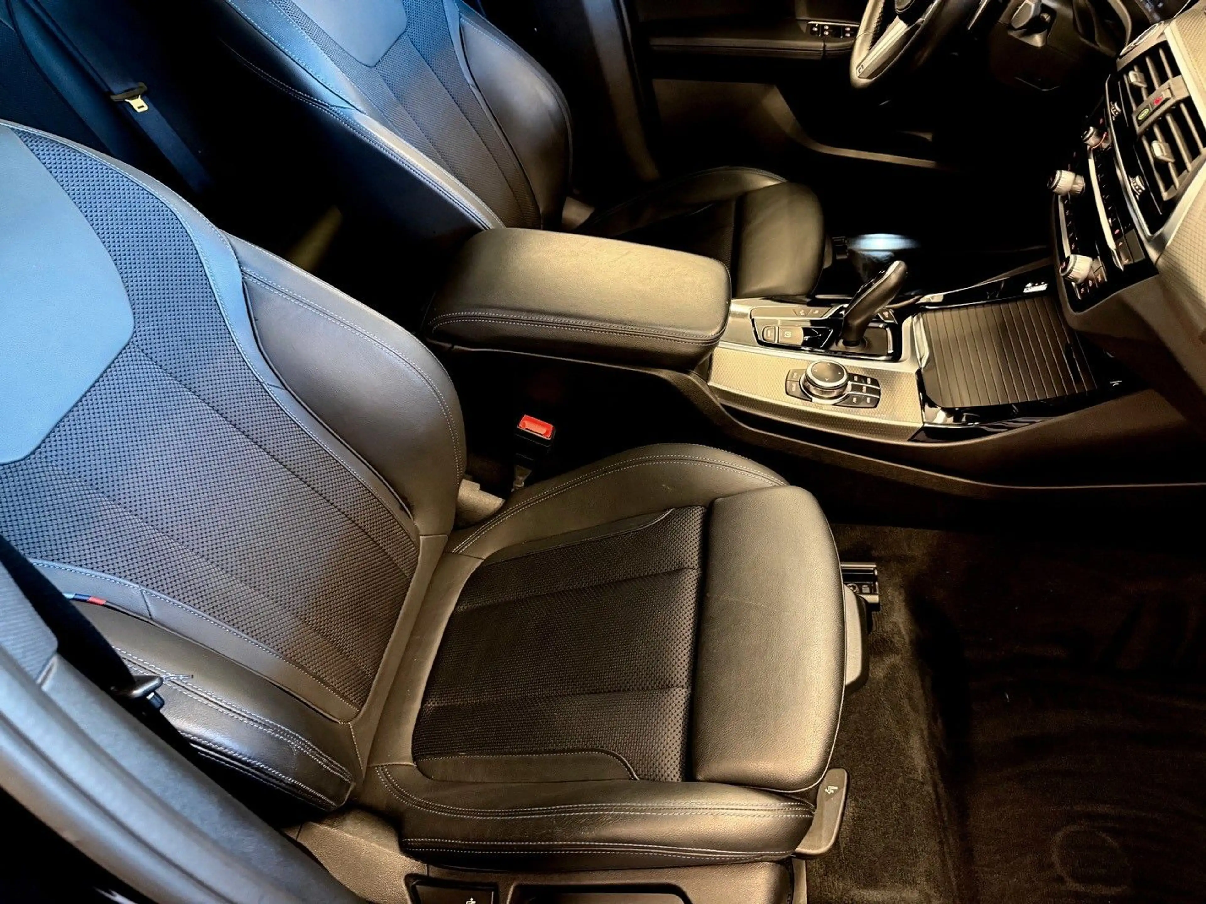 BMW X3 xDrive 30 i M Sportp Autom Klima Navi AHK LED — photo 3