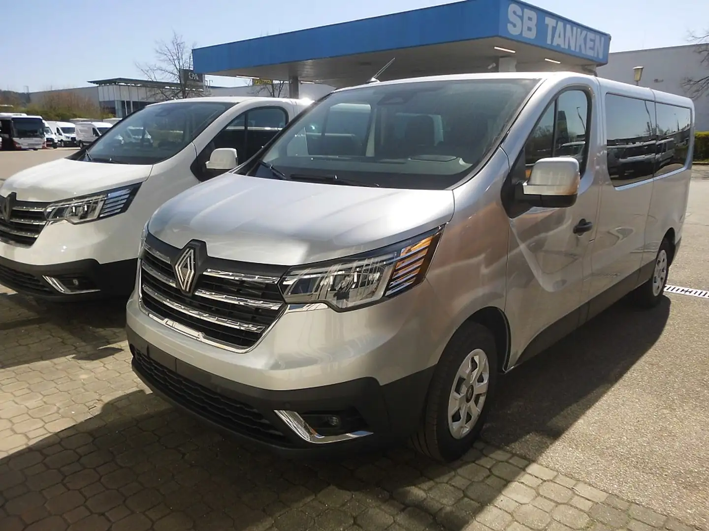 Renault Trafic Grand Passenger Equilibre Blue dCi 150 Plateado - 1