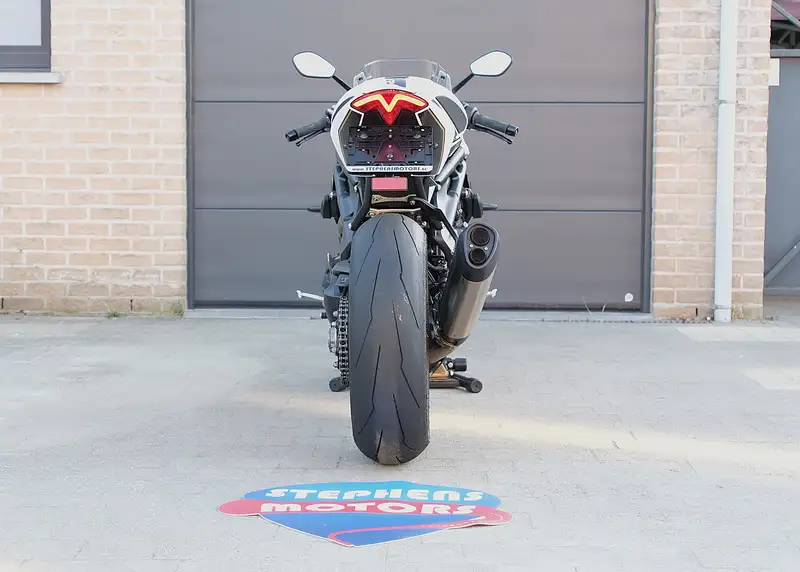 Triumph Speed Triple 1200 RR - foto 7