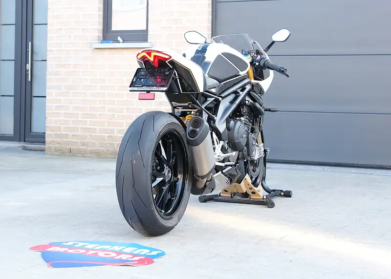 Triumph Speed Triple 1200 RR - foto 6
