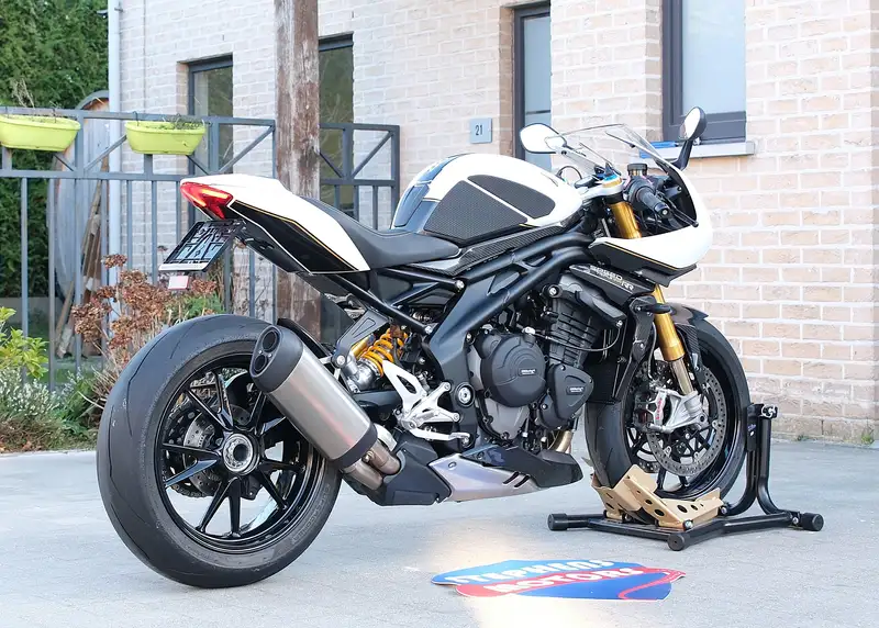 Triumph Speed Triple 1200 RR - foto 5