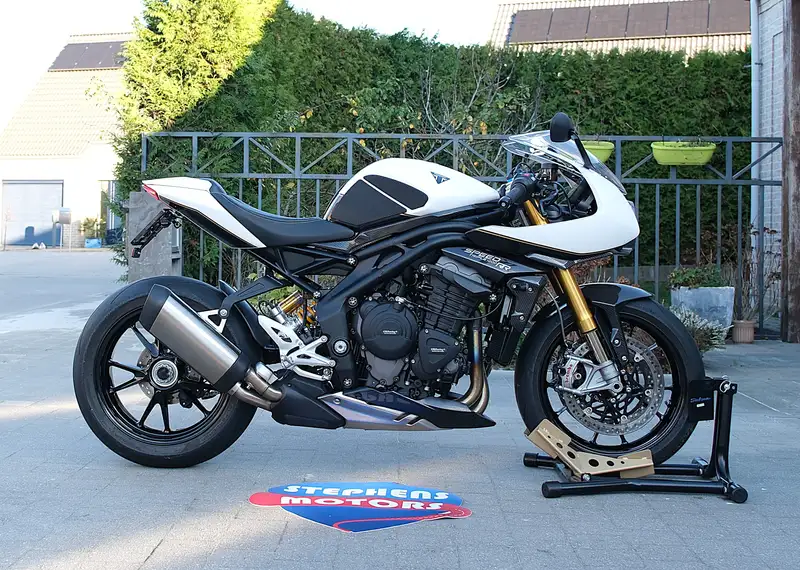 Triumph Speed Triple 1200 RR - foto 3