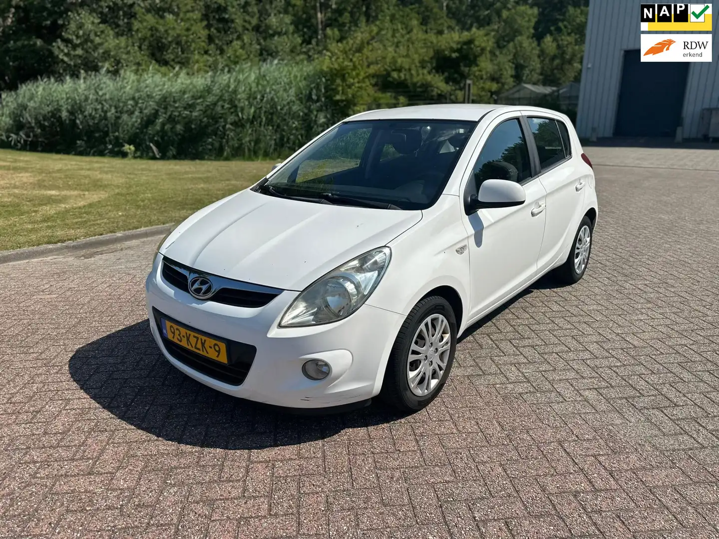 Hyundai i20 1.2i DynamicVersion/AIRCO/ELECRAMEN VOOR Wit - 1