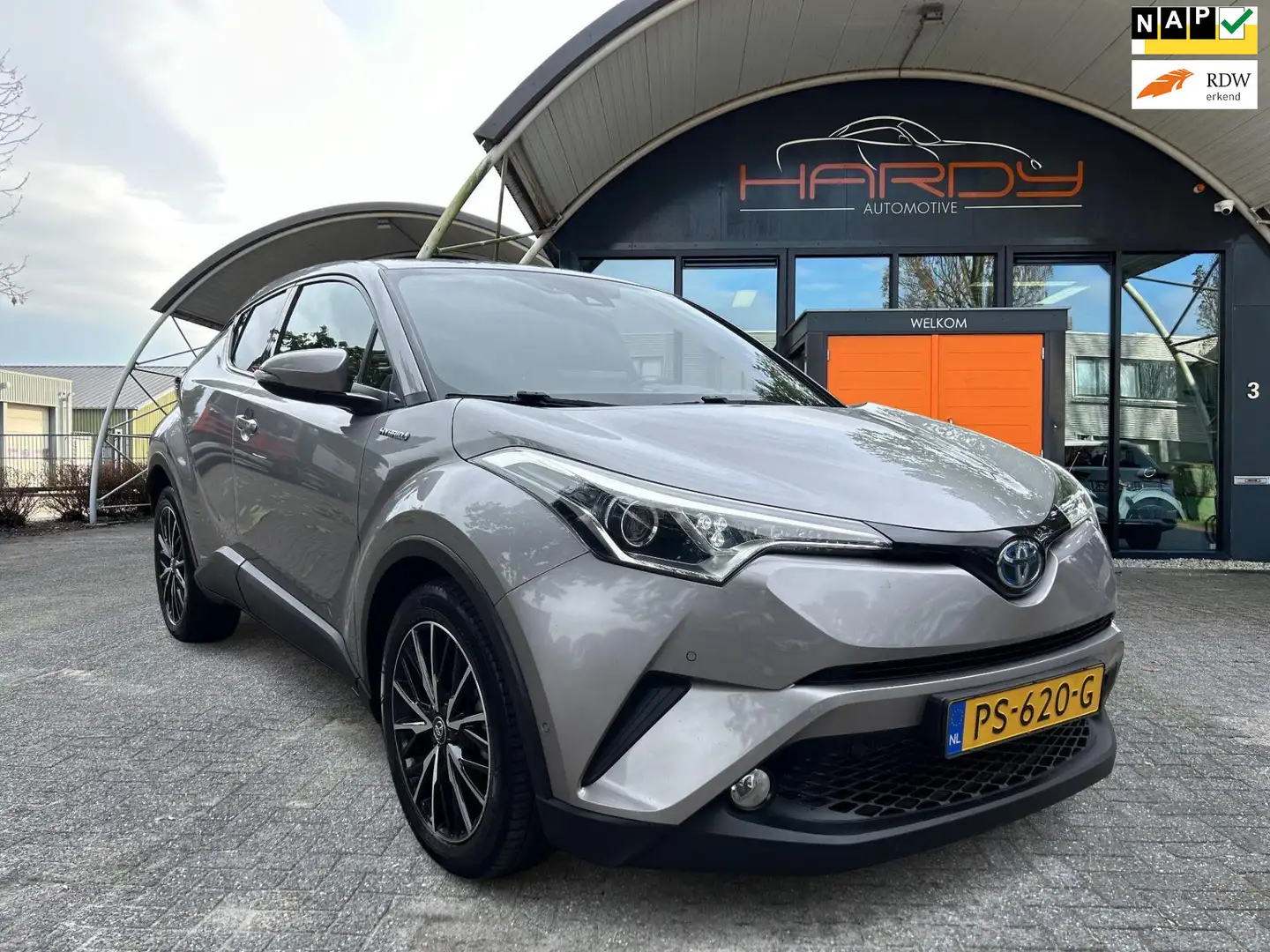 Toyota C-HR 1.8 Hybrid Executive 1e EIGENAAR 100% Dealer onder Gris - 1
