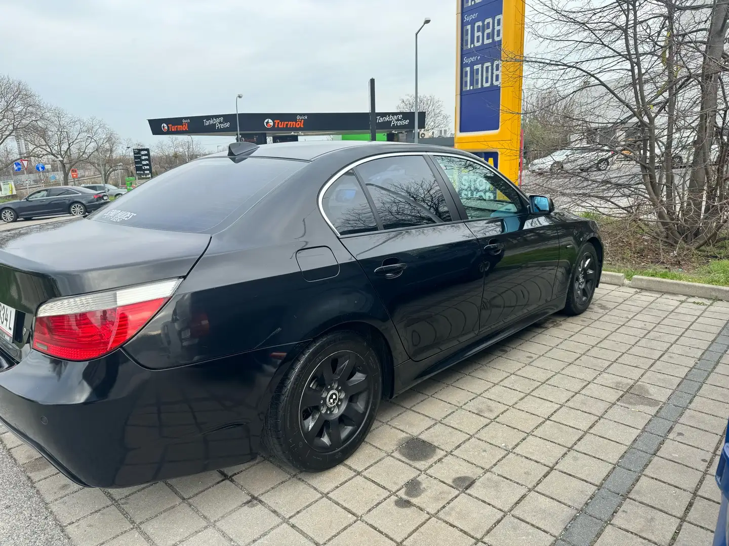 BMW 525 525d Österreich-Paket Aut. Schwarz - 2