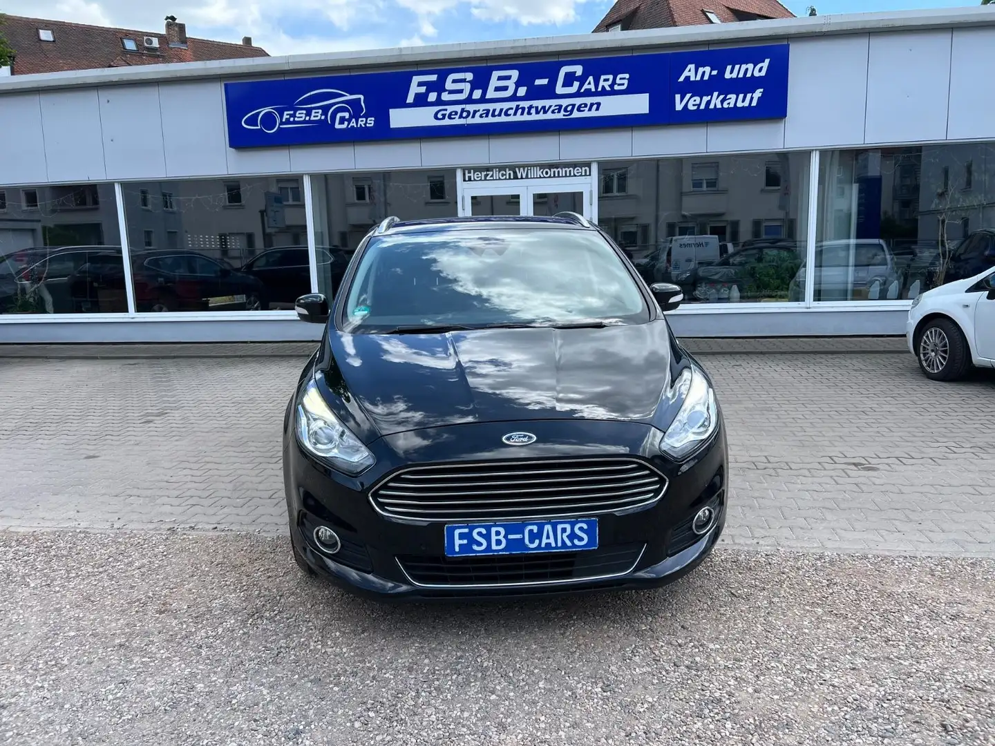 Ford S-Max S-MAX Titanium AWD 2-Hand 7-Sitzen Automatik Negro - 1