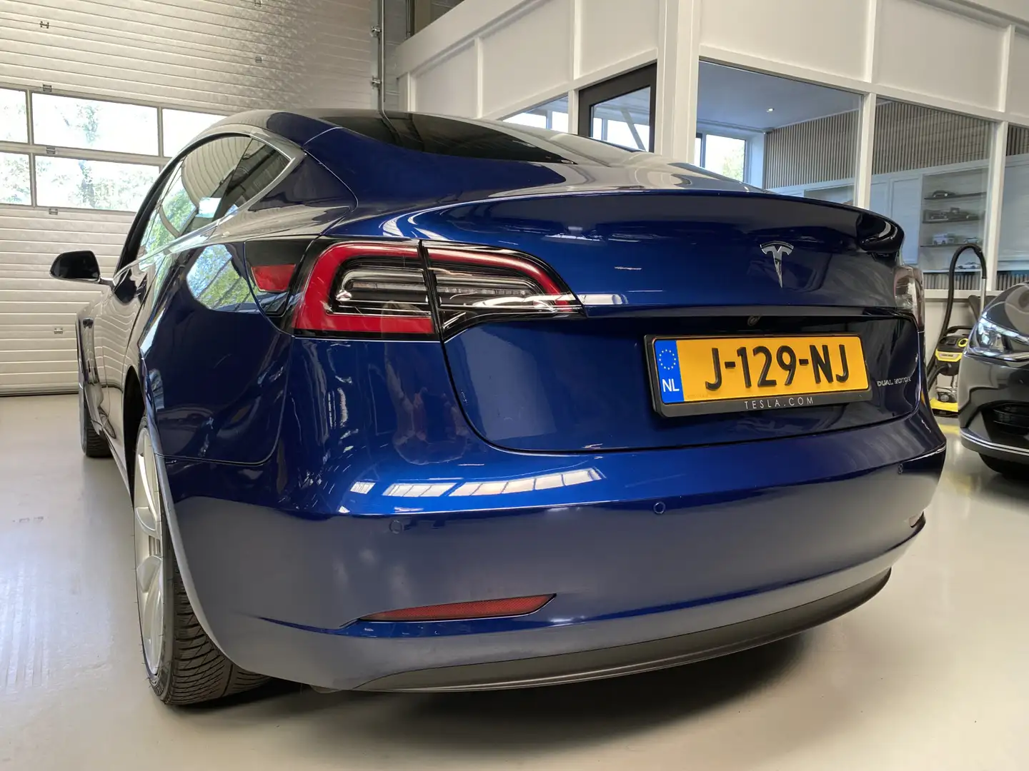 Tesla Model 3 Long Range AWD 75 kWh 19inch, Pano, Leer Blauw - 2