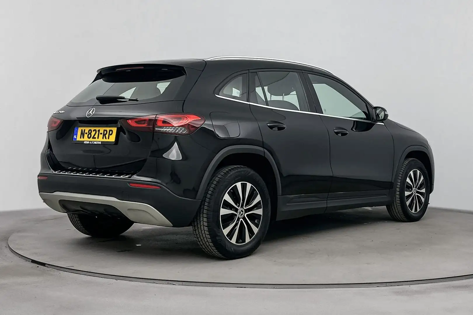 Mercedes-Benz GLA 250 GLA 250e Automaat Style Plus Line | LED | Camera | Schwarz - 2