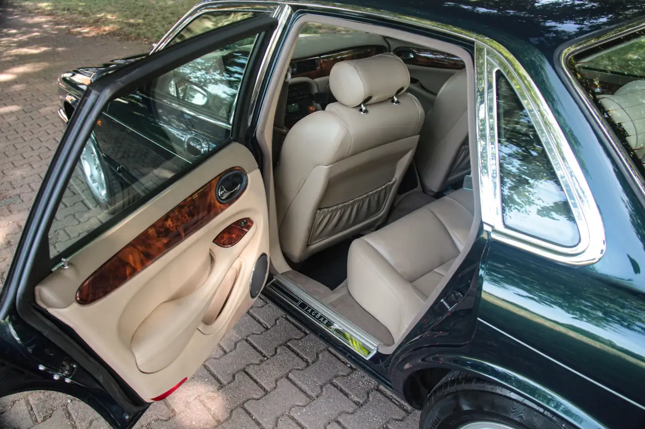 Jaguar Sovereign 3.2 V8 | € 243 per maand*, foto 9
