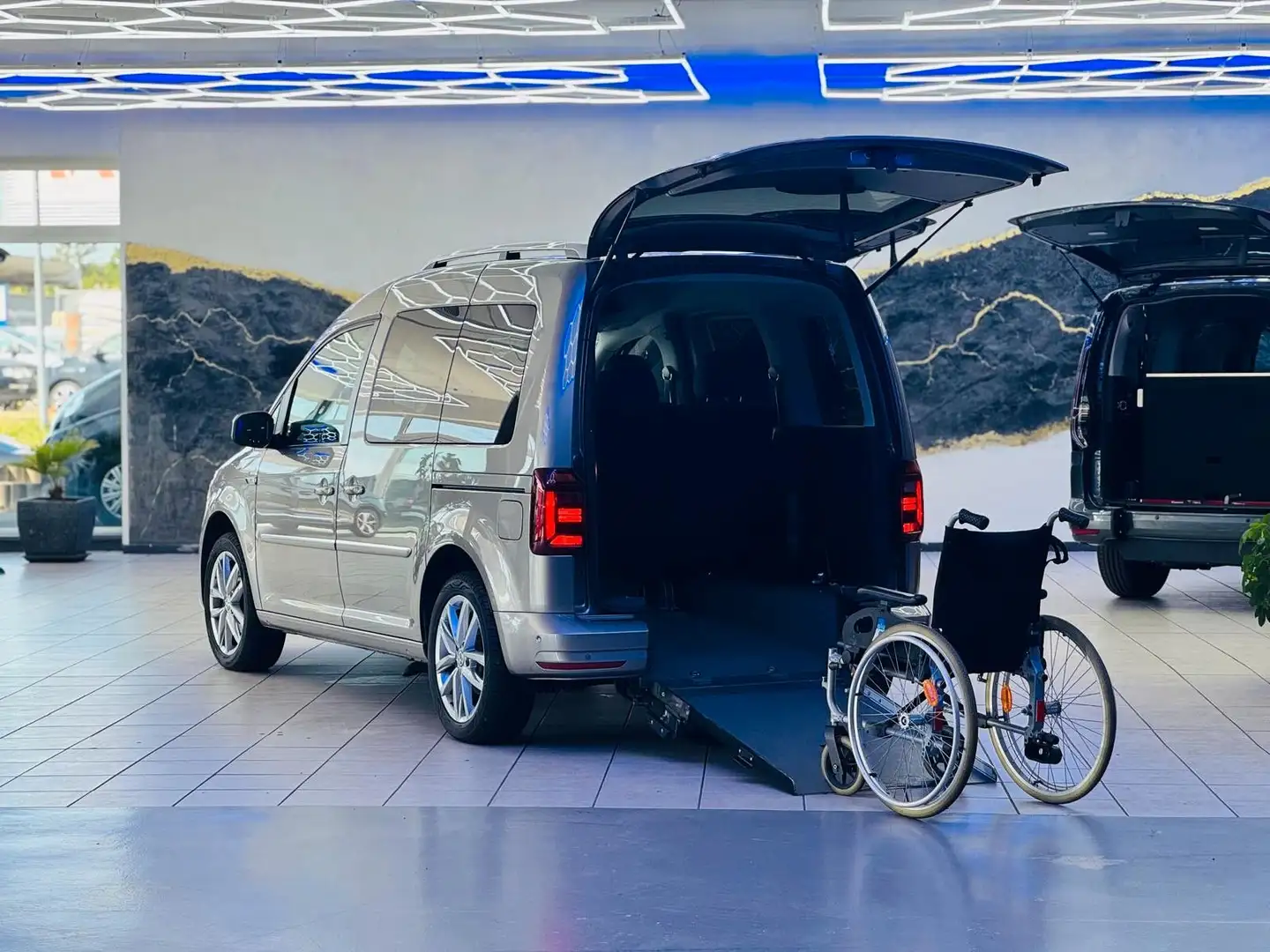 Volkswagen Caddy -1,4-DSG-Highline-Rollstuhlgerecht-Rampe Grün - 2