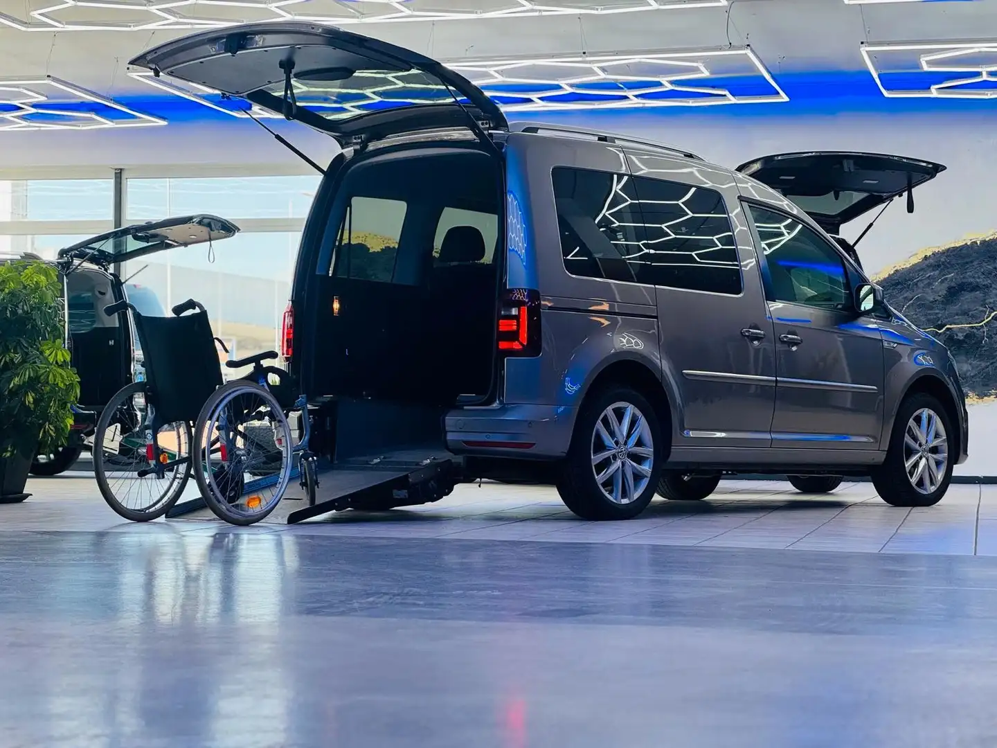 Volkswagen Caddy -1,4-DSG-Highline-Rollstuhlgerecht-Rampe Grün - 1
