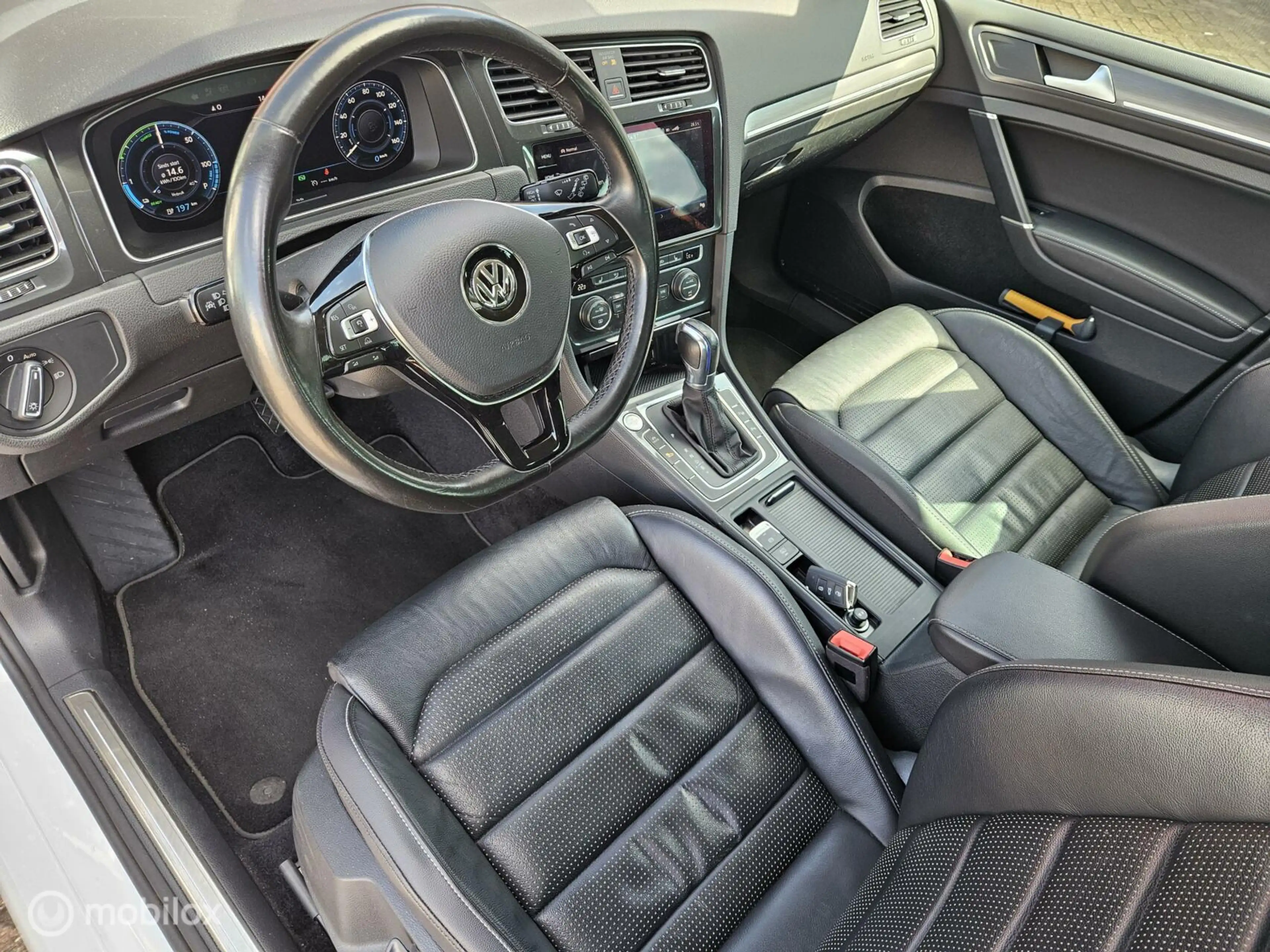 Volkswagen e-Golf e-Golf / Virtual / Dynaudio / Blis / leer — photo 8