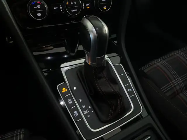 Volkswagen Golf view 17