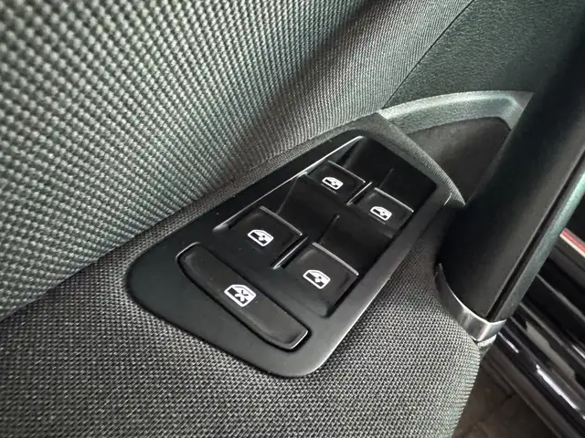 Volkswagen Golf view 14