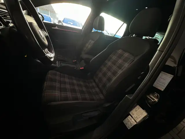 Volkswagen Golf view 10