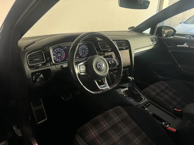 Volkswagen Golf view 9