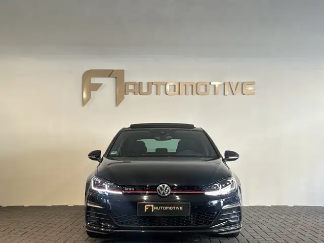 Volkswagen Golf view 2