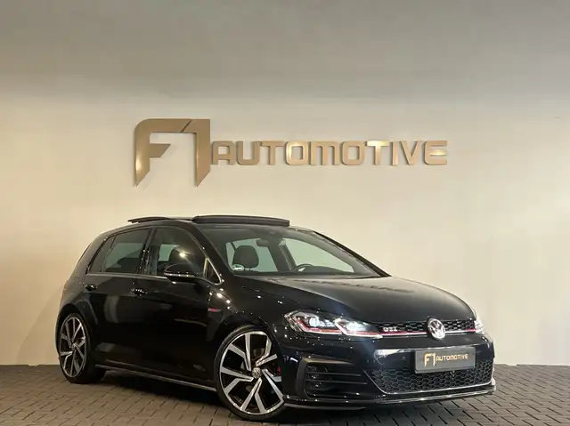 Volkswagen Golf view 3